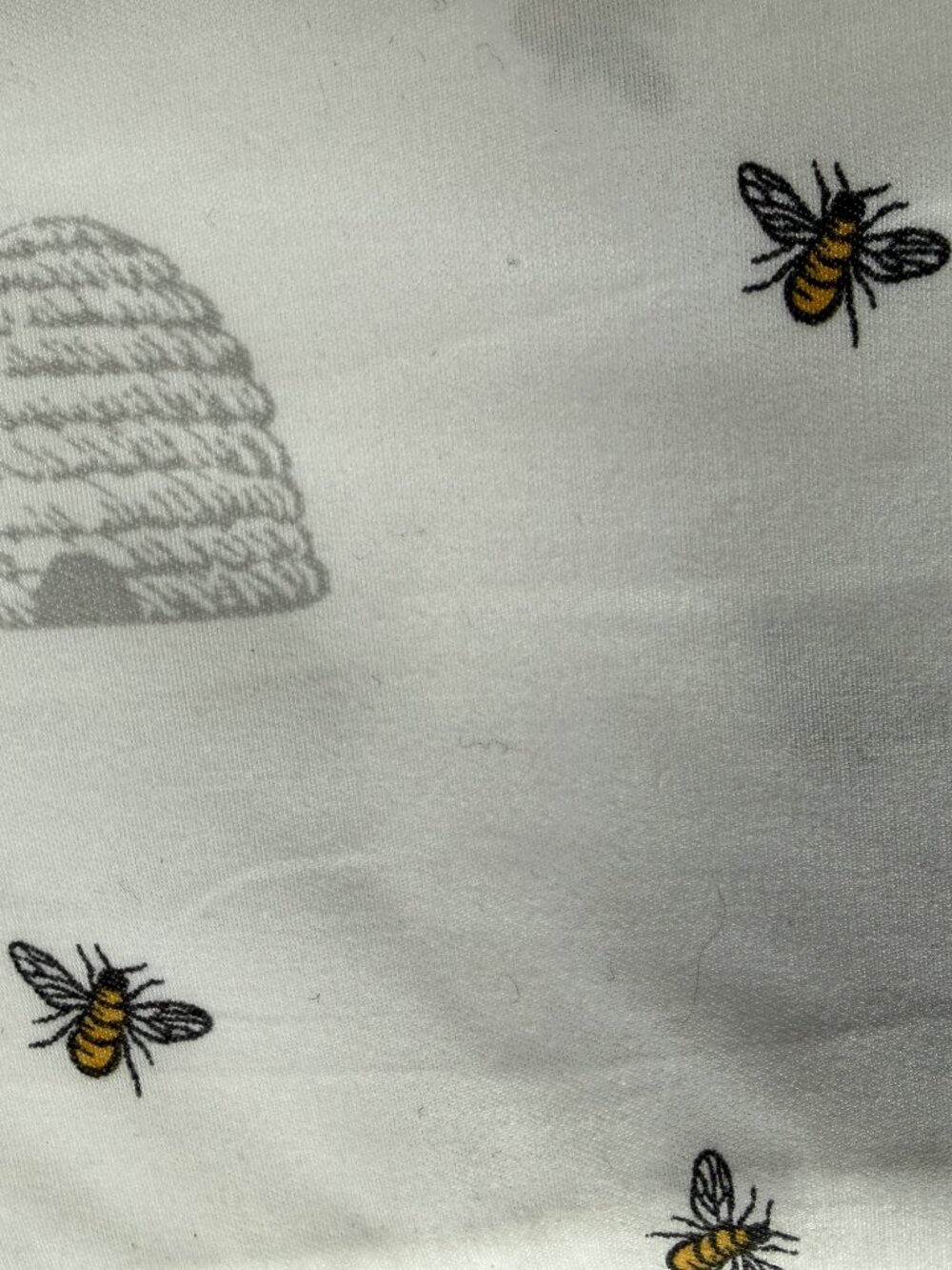 New NWT Charisma Sheet Set, Queen Honey Bee Hive Theme White Microfiber Brushed - Picture 3 of 9